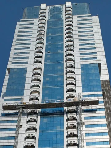 Mast Climbers on 100m Sharjah Residential block